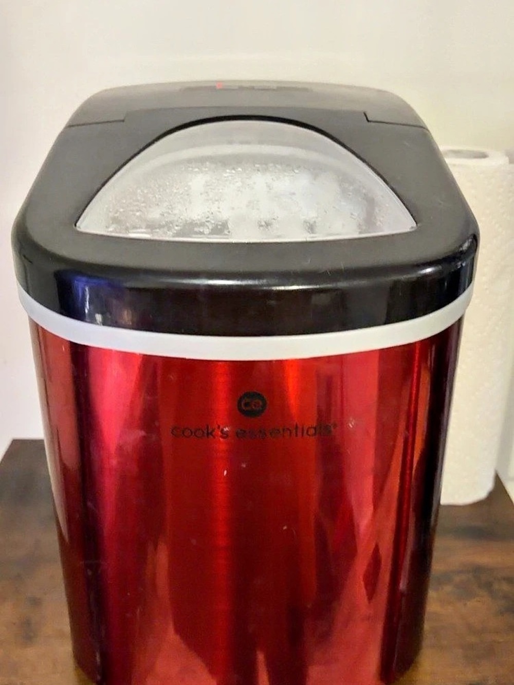 Ice maker in Red & Black Like New